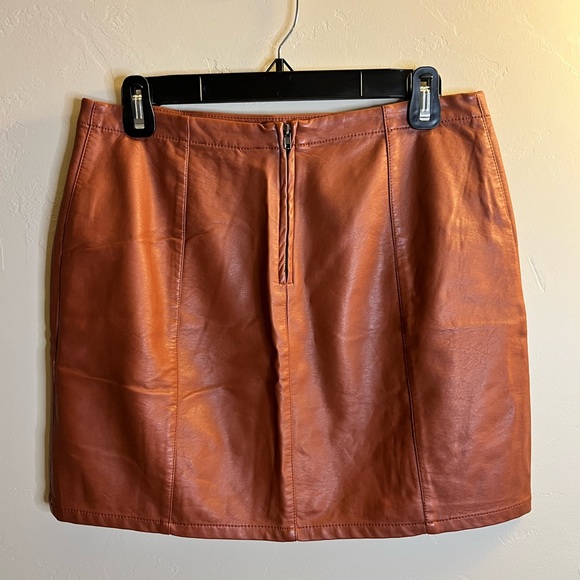 Forever 21 Leather Feeling Mini Skirt - L - Picture 8 of 9